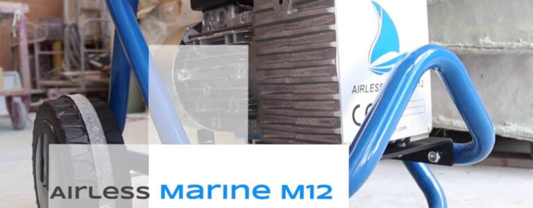 Pompa Airless Marine M12 Tecnover con struttura blu e ruota nera in ambiente industriale